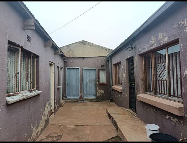 3 BEDROOM HOUSE FOR SALE IN EMANGWENI